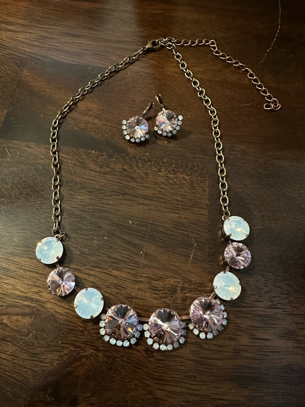 Sabika-inspired crystal necklace and earring set